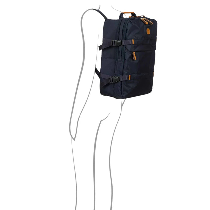 in gebruik van de Bric's underseater rugzak Navy #kleur_navy