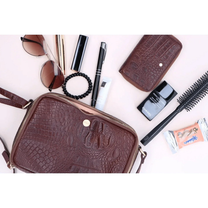 Op model Fmme croco print crosbody tas bruin #kleur_bruin