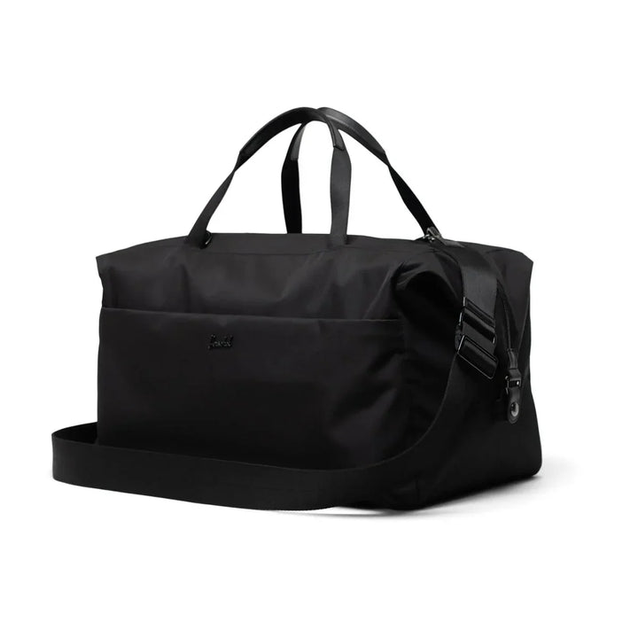 Voorzijde van de Herschel Maia weekender black #kleur_black