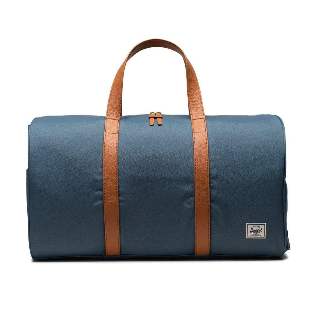 Voorkant Herschel Novel duffle lichtblauw #kleur_lichtblauw