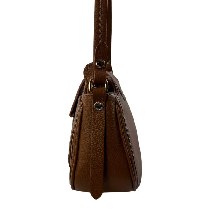 Zijkant met schouderriem van de Plinio Visona 2500 leren schoudertas cognac #kleur_cognac