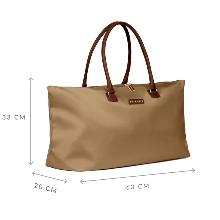 Voorkant met afmetingen erbij van de Suitsuit travel tote cuban-sand #kleur_cuban-sand