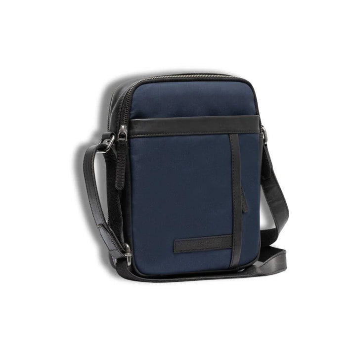 Voorkant van the Chesterfield Arendal crossbodytas navy #kleur_navy