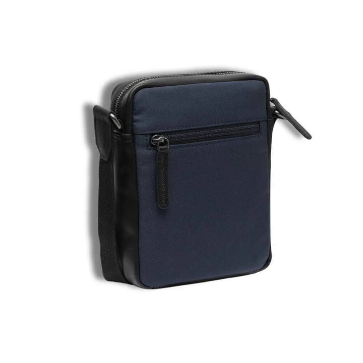 Achterkant van the Chesterfield Karlstad Nylon schoudertas navy #kleur_navy