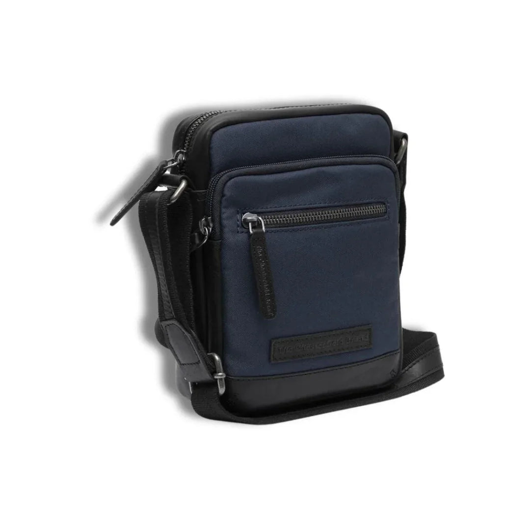 Voorkant van the Chesterfield Karlstad Nylon schoudertas navy #kleur_navy