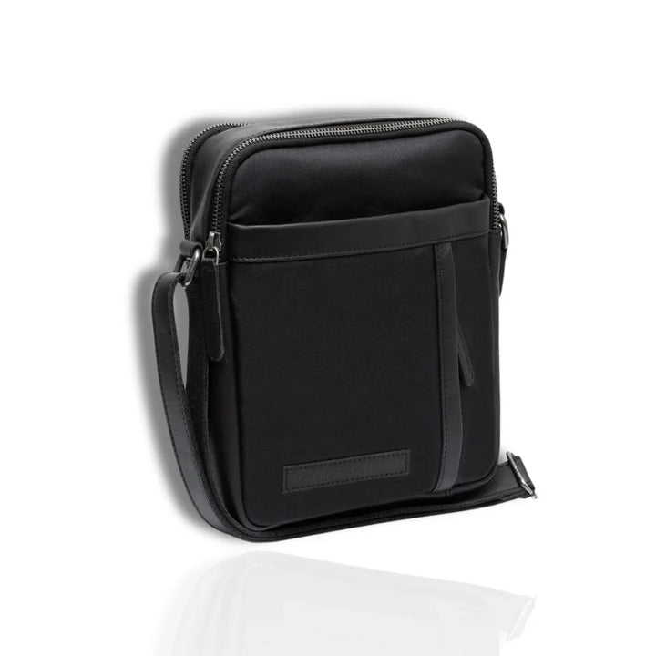 Voorkant van the Chesterfield Arendal crossbodytas zwart #kleur_zwart