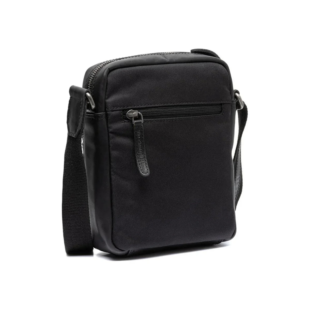 Achterkant van the Chesterfield Karlstad Nylon schoudertas zwart #kleur_zwart