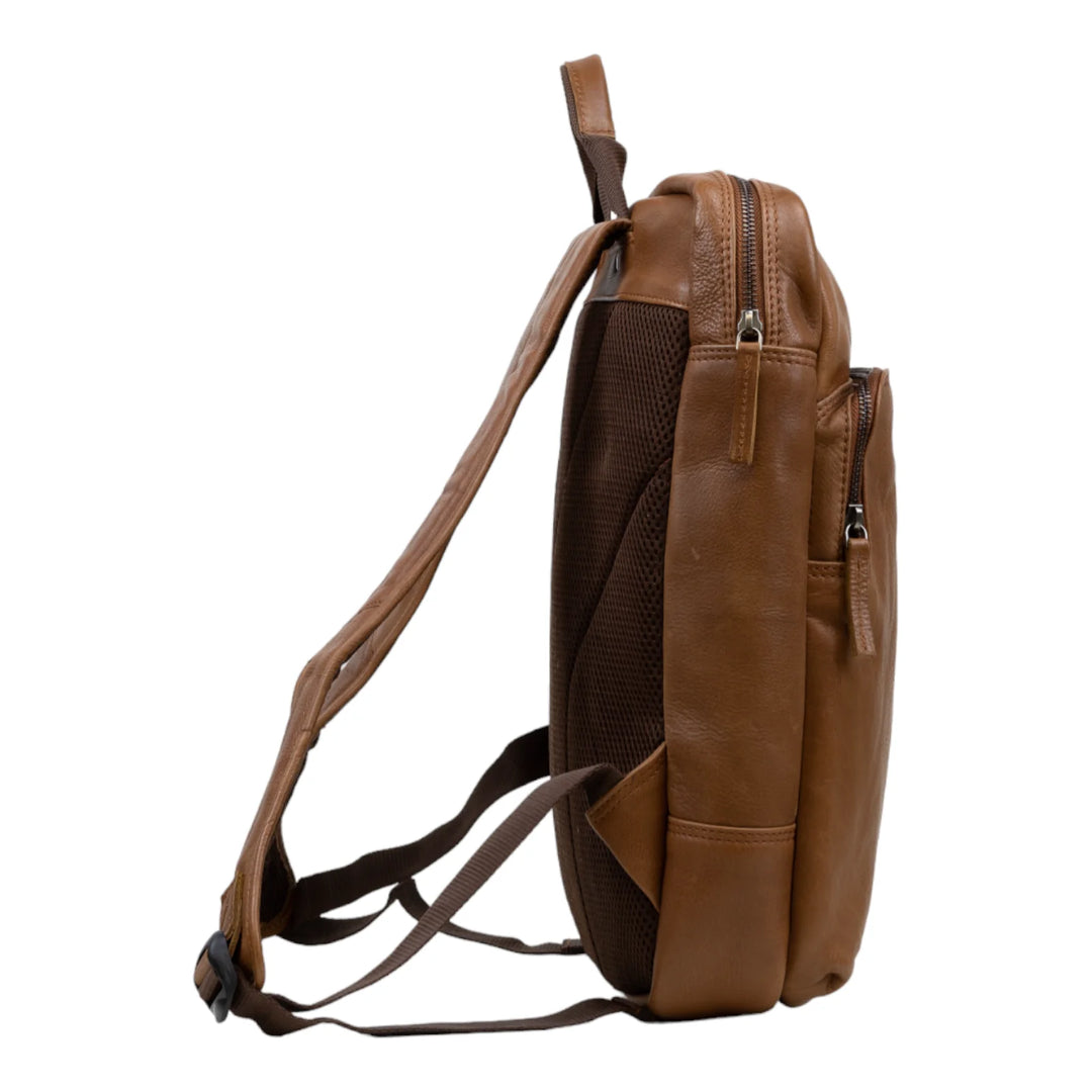Zijkant DSTRCT State Street laptop rugzak 16 inch cognac #kleur_cognac