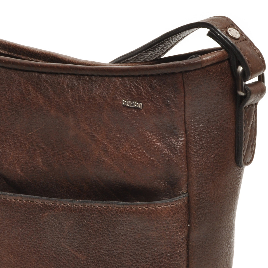 Details van het materiaal van de Berba Lucca 335-044 leren crossbody tas donkerbruin #kleur_donkerbruin