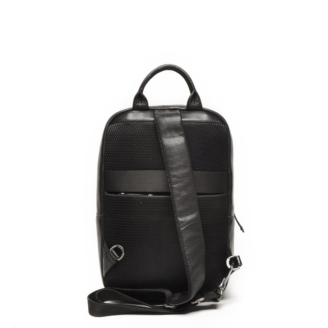 Achterkant van de Berba Lucca 335-869 in het zwart #kleur_zwart