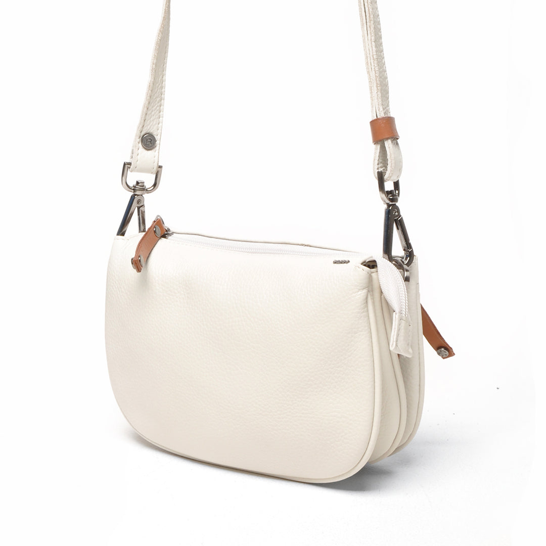 Voorzijde van de Berba crossover tas in de kleur pebble #kleur_pebble