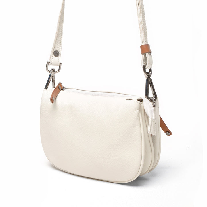 Voorzijde van de Berba crossover tas in de kleur pebble #kleur_pebble