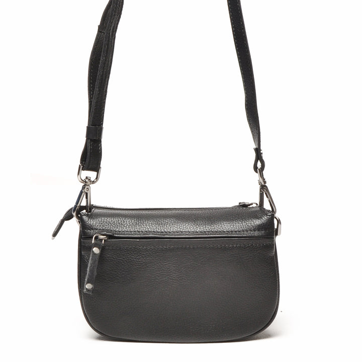 Achterkant van de Berba crossover tas in de kleur zwart #kleur_zwart