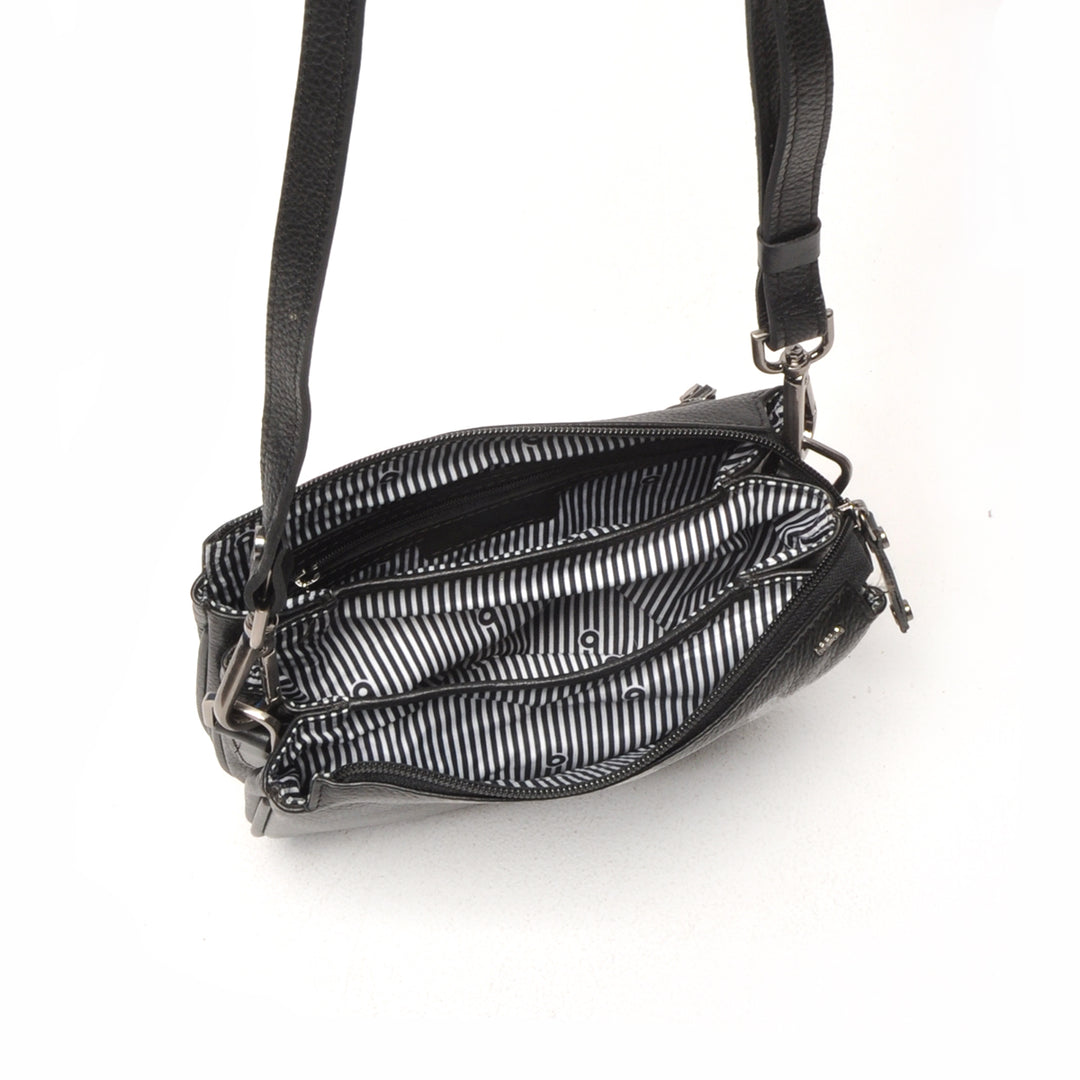 Binnenkant van de Berba crossover tas in de kleur zwart #kleur_zwart