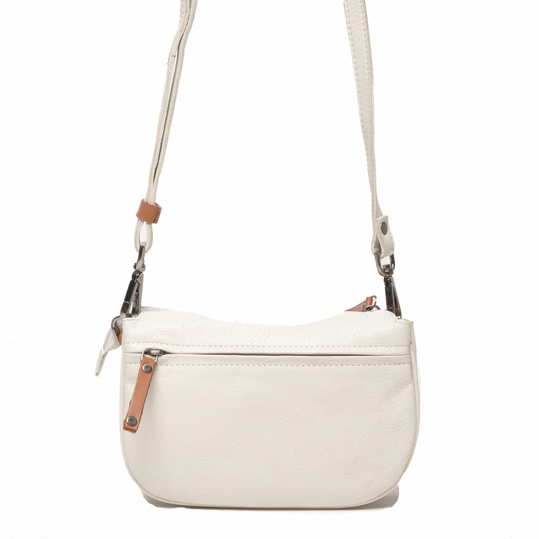 Achterkant van de Berba crossover tas in de kleur pebble #kleur_pebble