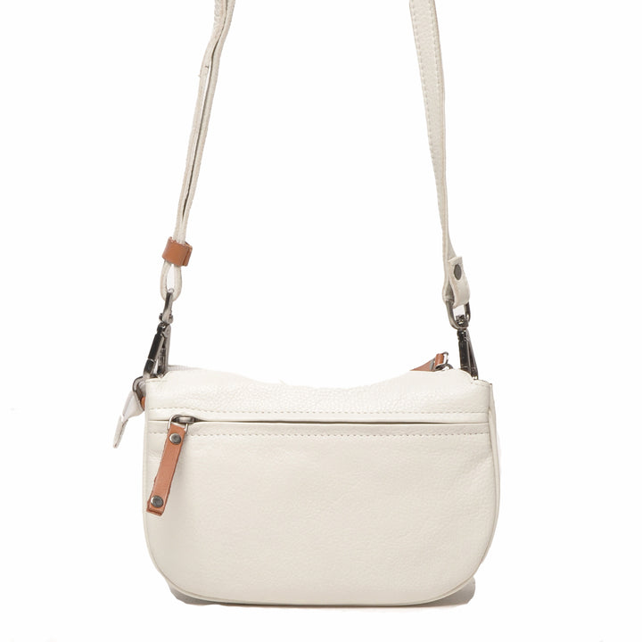 Achterkant van de Berba crossover tas in de kleur pebble #kleur_pebble