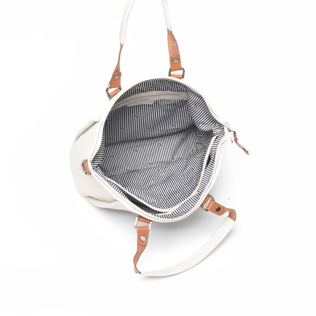 Binnenkant van de Berba leren handtas in de kleur pebble #kleur_pebble