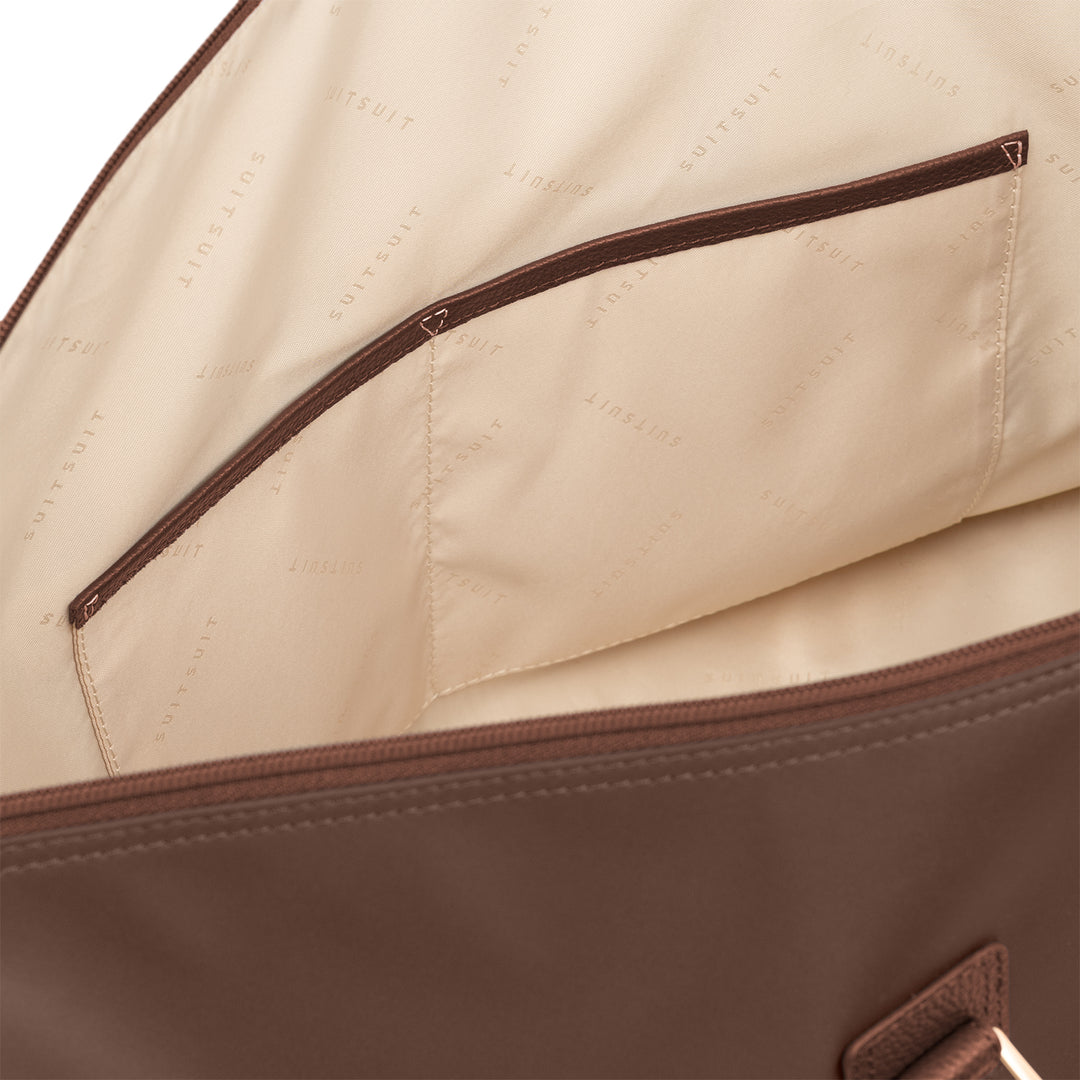 Binnenkant van de Serenity travel tote in chocolade #kleur_chocolade