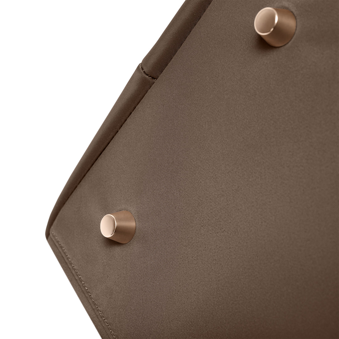 Onderkant van de Serenity travel tote in moon-stone #kleur_moon-stone