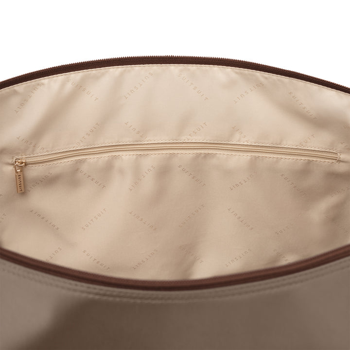 Binnenkant van de Serenity travel tote in moon-stone #kleur_moon-stone