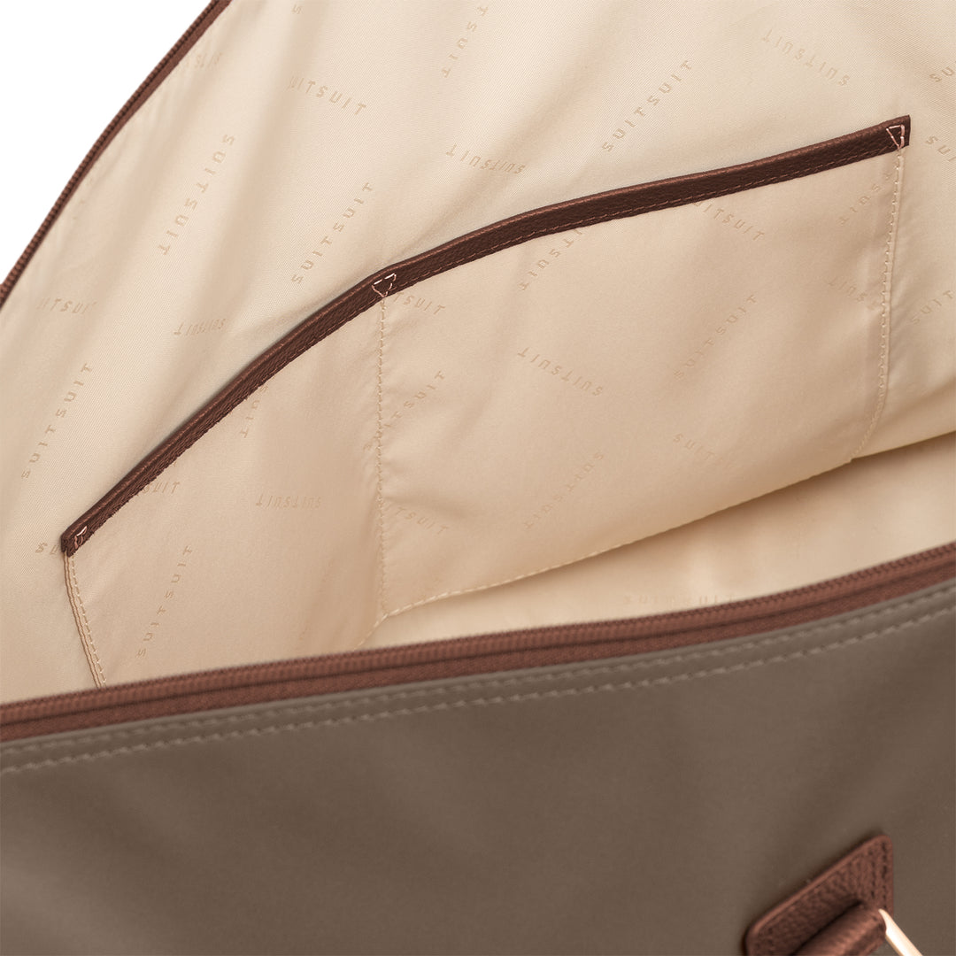 Binnenkant van de Serenity travel tote in moon-stone #kleur_moon-stone