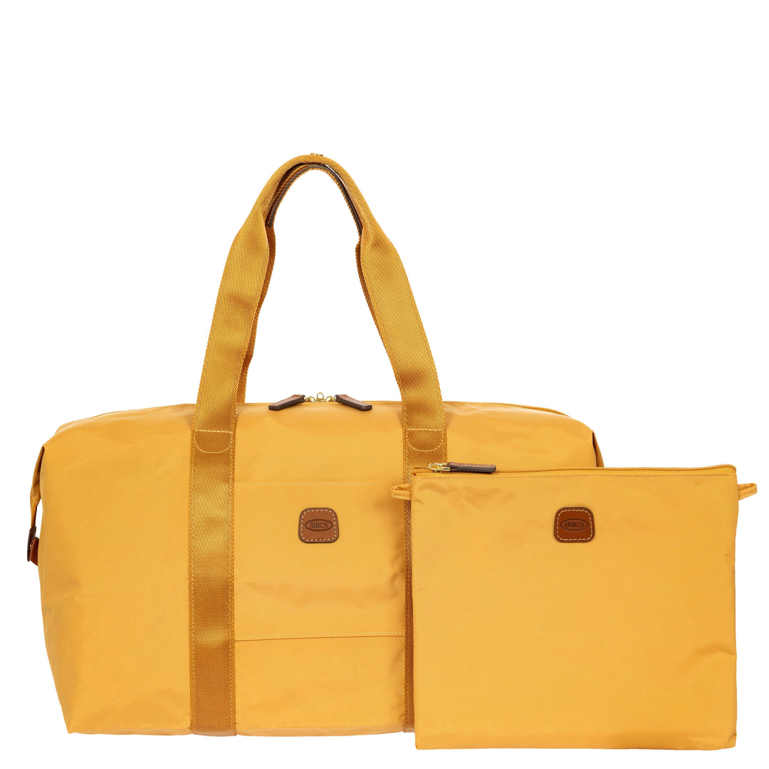 Voorkant met bewaarhoes van de Bric's underseater weekendtas honey #kleur_honey