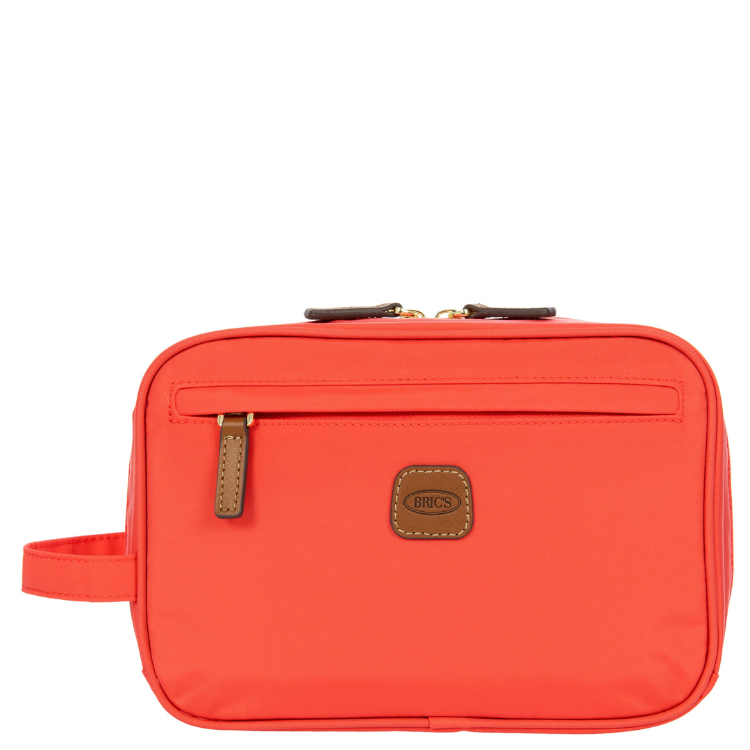 Voorkant van de Bric's toilettas in poppy #kleur_poppy