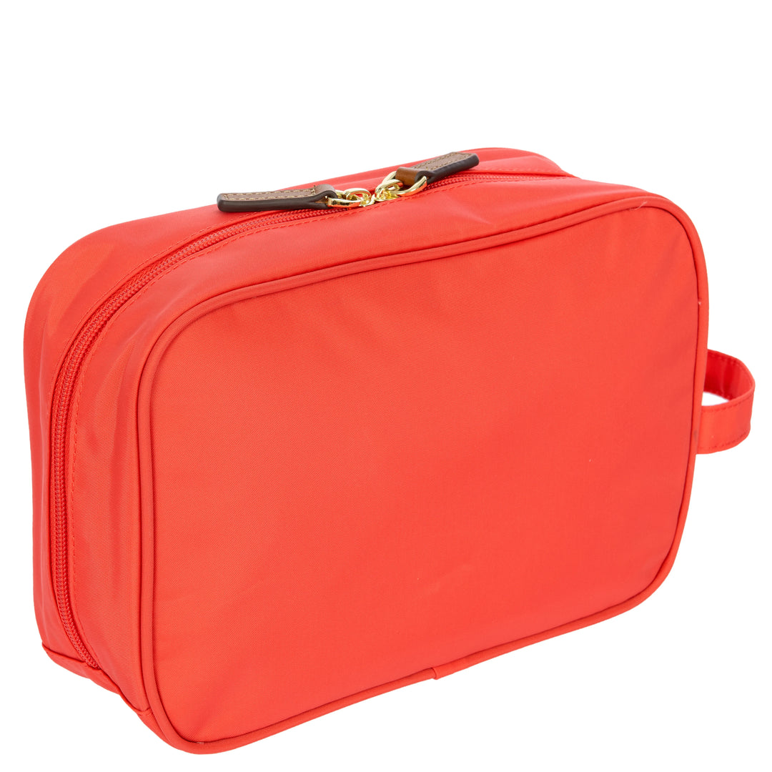 Achterkant  van de Bric's toilettas in poppy #kleur_poppy