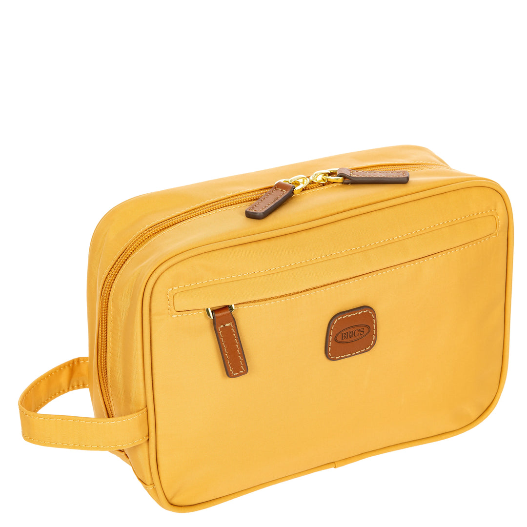 Voorzijde van de Bric's toilettas in honey #kleur_honey