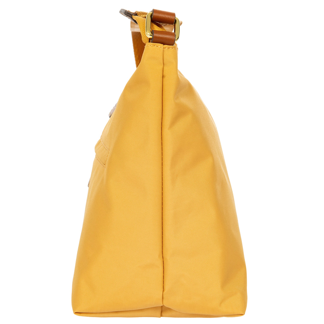 Zijkant van de Bric's 45056 crossbodytas in honey #kleur_honey