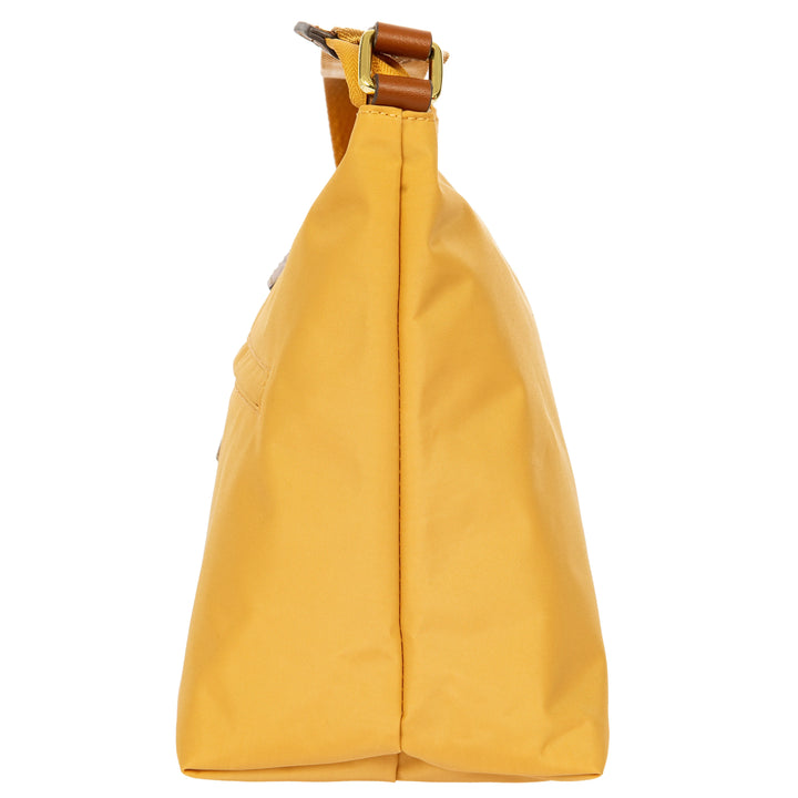 Zijkant van de Bric's 45056 crossbodytas in honey #kleur_honey