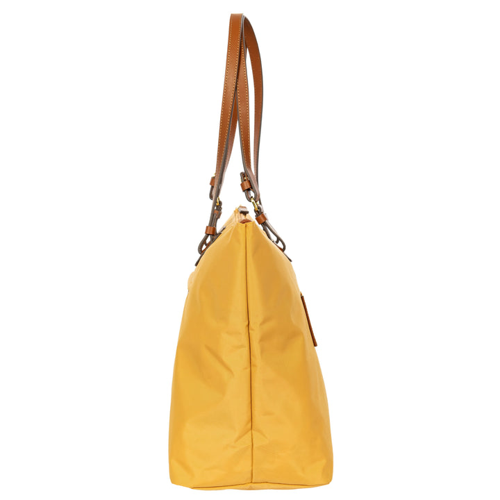 Zijkant van de Bric's grote shopper in honey #kleur_honey