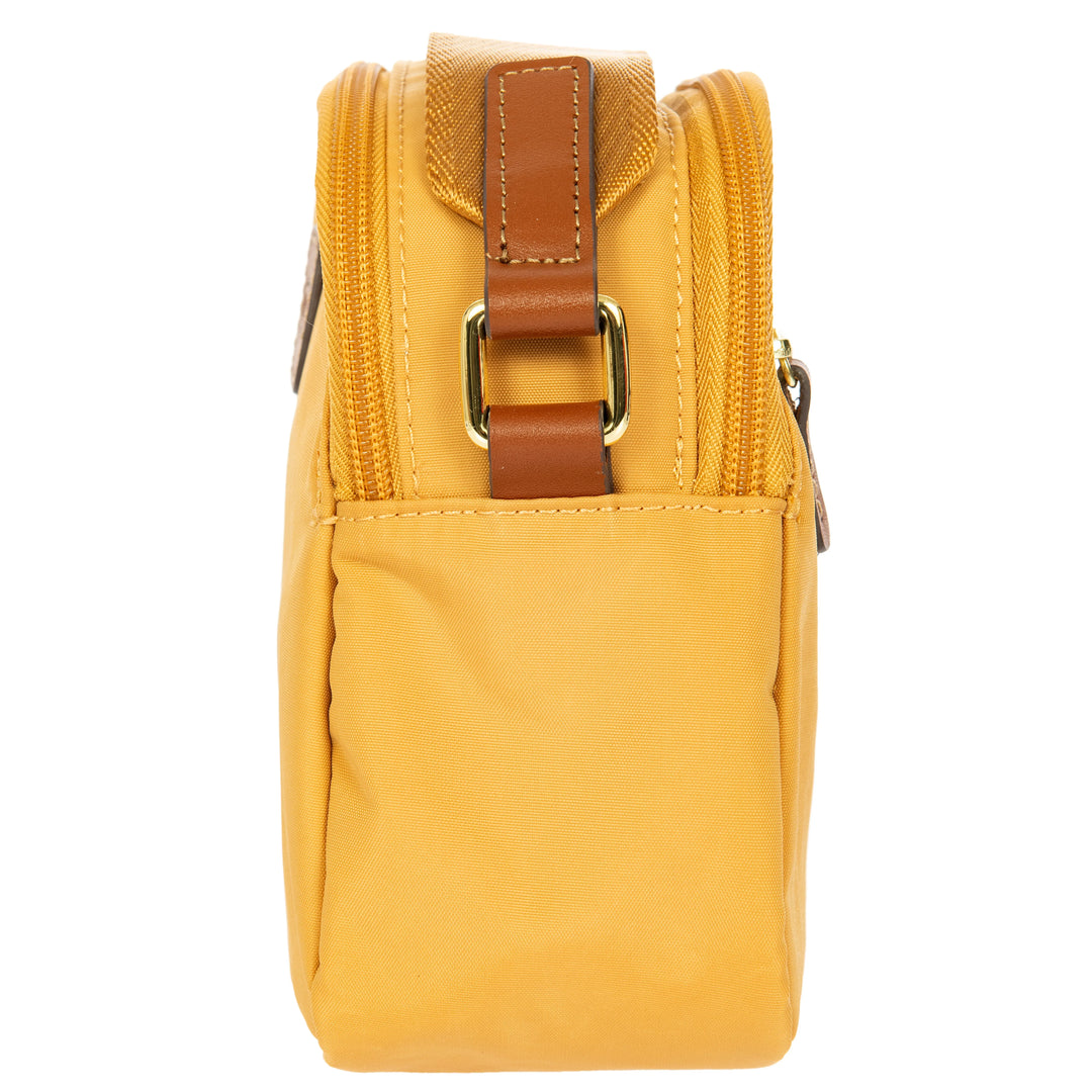 Zijkant van de Bric's 45085 crossbodytas in honey #kleur_honey