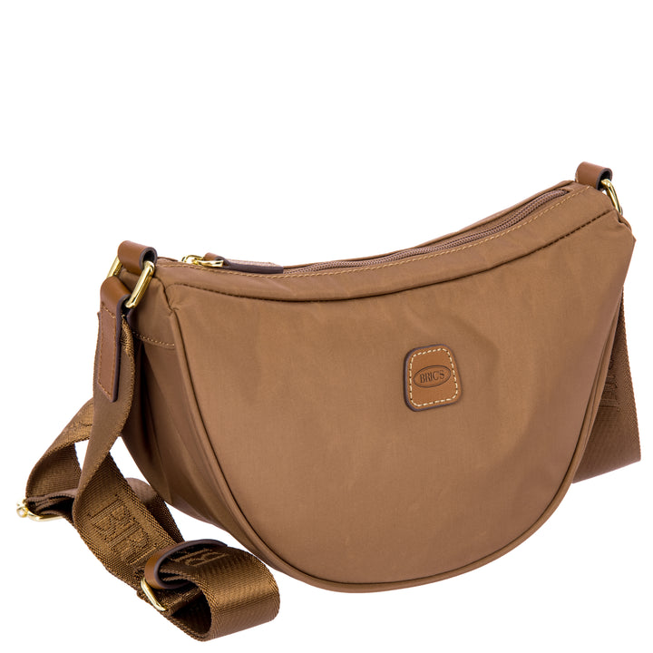 Voorzijde van de Bric's halfmoon bag #kleur_brownie