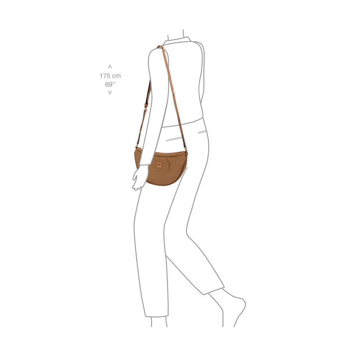 In gebruik met afmetingen van de Bric's halfmoon bag #kleur_brownie