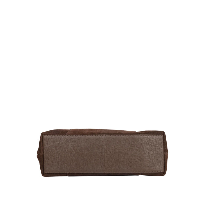 Onderkant Bellicci Raya chocolade suede schoudertas #kleur_chocolade