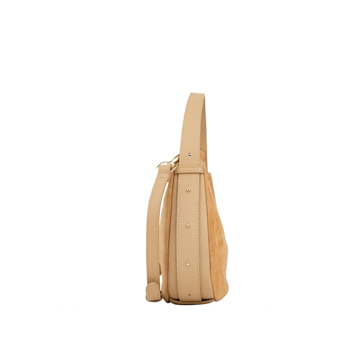 Zijkant Bellicci Rhea kleine suede schoudertas #kleur_mushroom