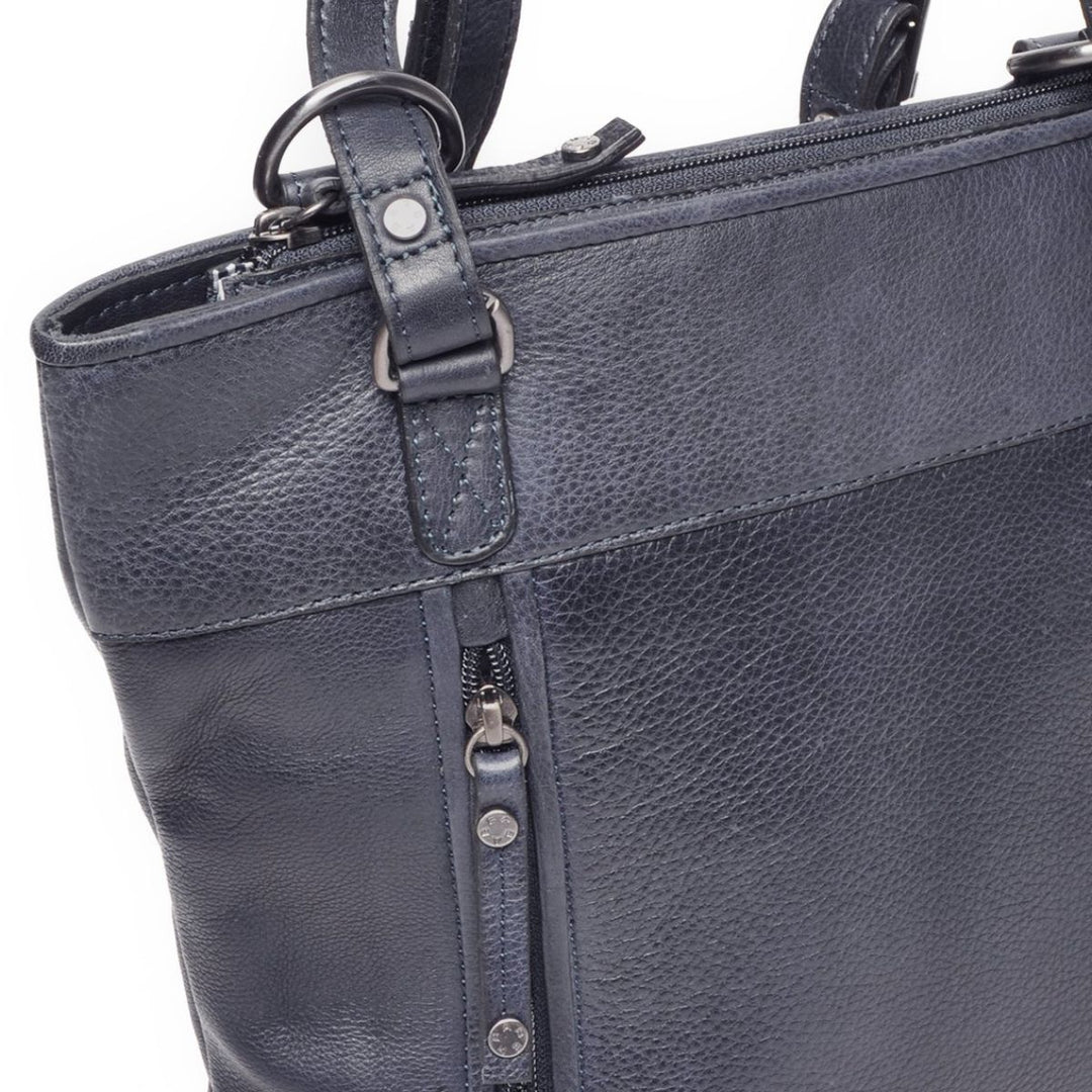 Details van het leer in de kleur navy #kleur_navy