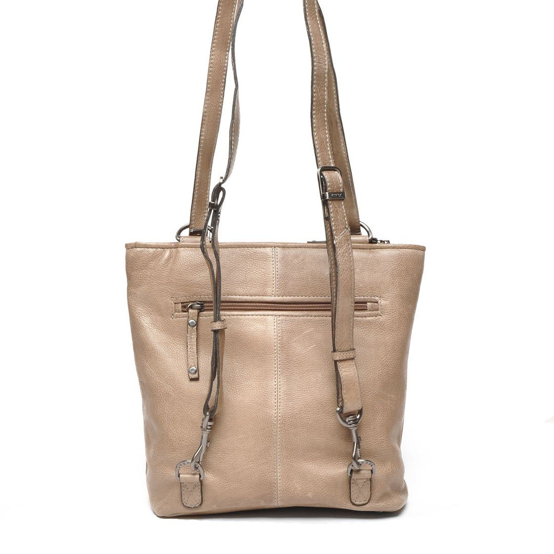 Achterkant van de Berba Lucca 335-697 rugzak en schoudertas in de kleur Dust #kleur_dust