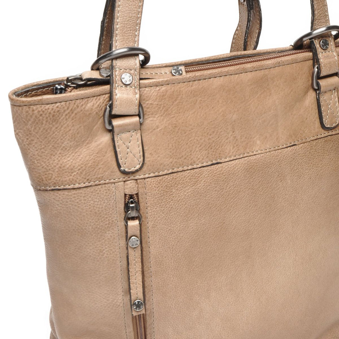 Details van het materiaal van de Berba Lucca 335-697 rugzak en schoudertas in de kleur Dust #kleur_dust