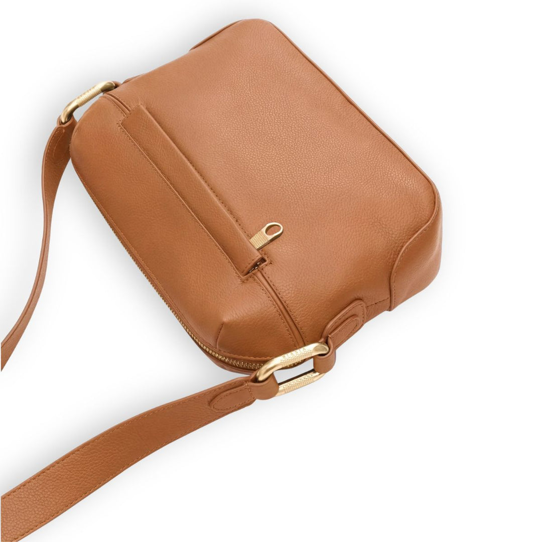 Achterkant van de BIBP9E506 dames crossover in het cognac #kleur_cognac