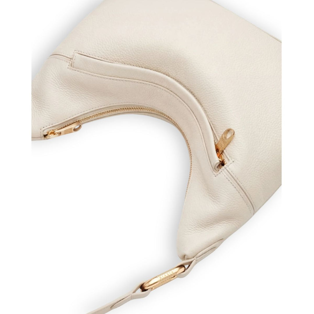 Achterkant van de Biasia leren schoudertas in beige #kleur_beige