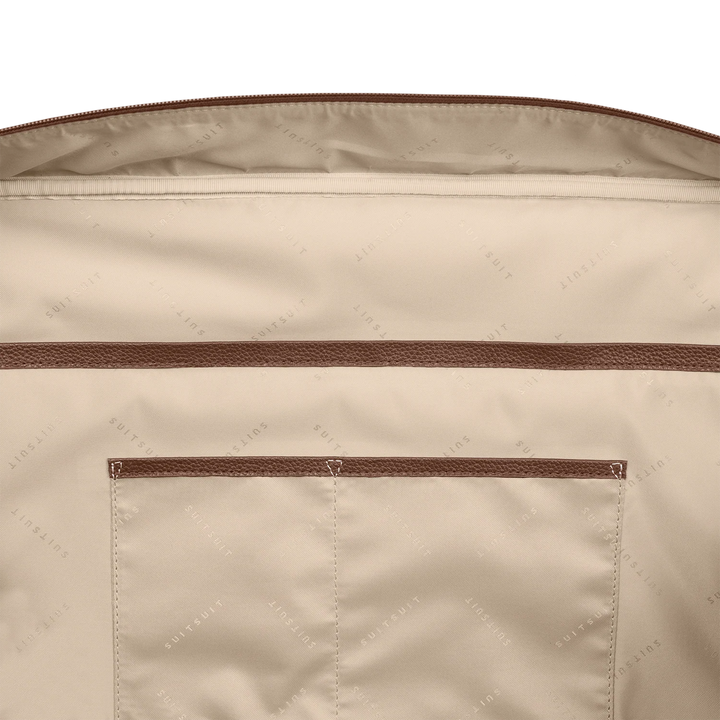 Binnenkant van de SUITSUIT Weekender uit de Serenity collectie chocolade #kleur_chocolade