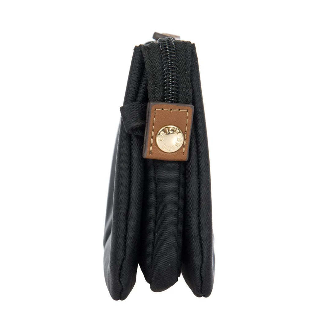 Zijkant van de Bric's 45782 pockets pouch zwart #kleur_zwart