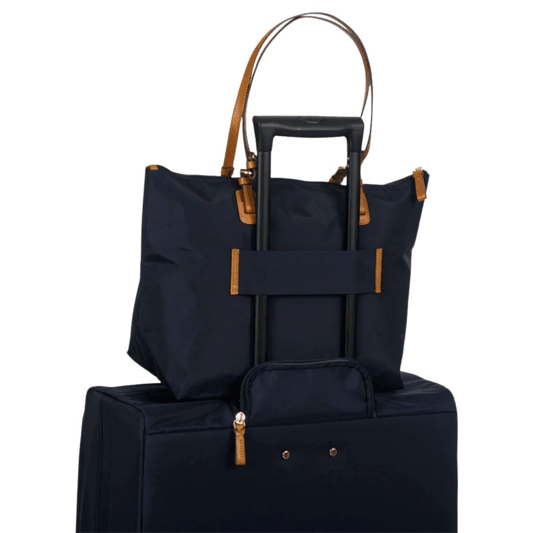 De Bric's 45070 -Collection grote shopper navy op de koffer #kleur_navy
