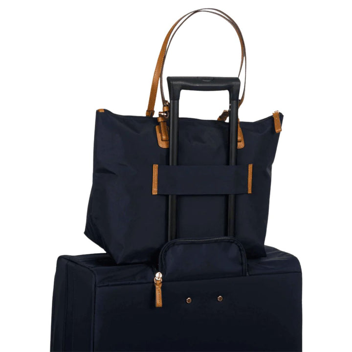 De Bric's 45070 -Collection grote shopper navy op de koffer #kleur_navy