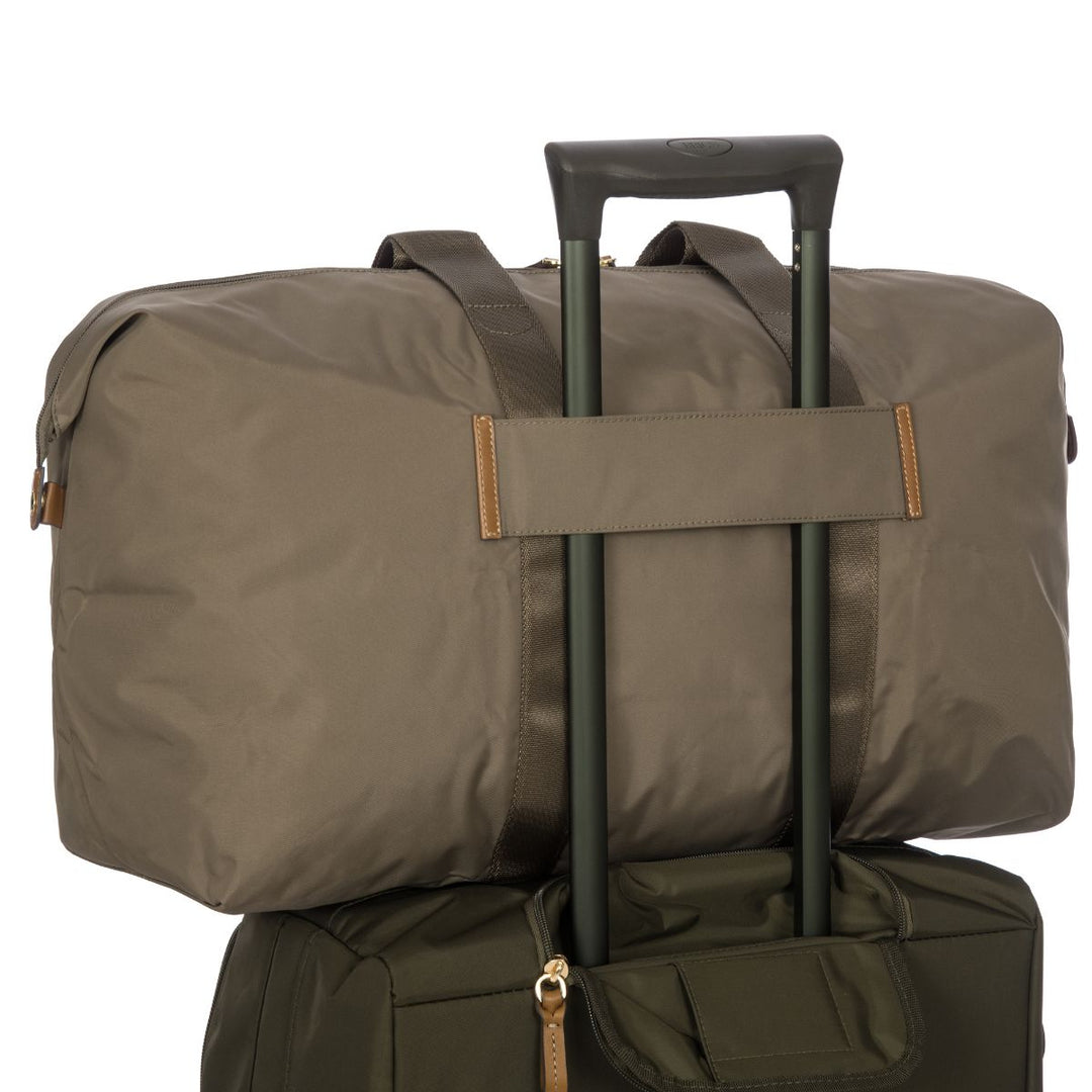 Achterkant op een trolley van de Bric's 202 weekendtas uit de X-collection in nut #kleur_nut