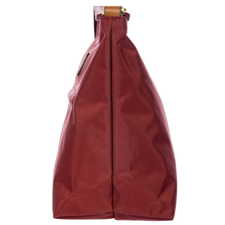 Zijkant van de Bric's 45056 uit de X-collection in bordeaux #kleur_bordeaux
