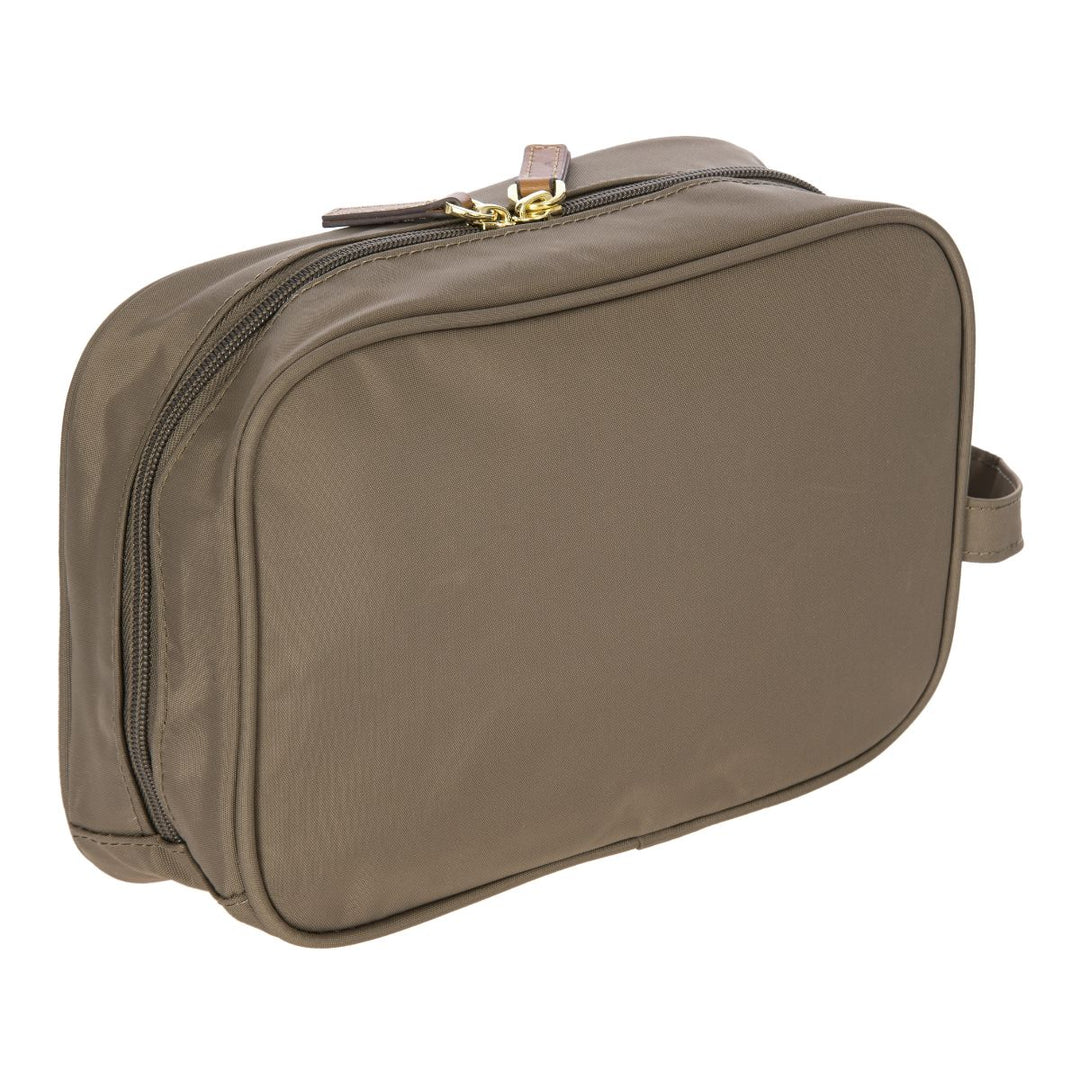 Achterkant van de Bric's Toilettas uit de X-collection in de kleur nut #kleur_nut 