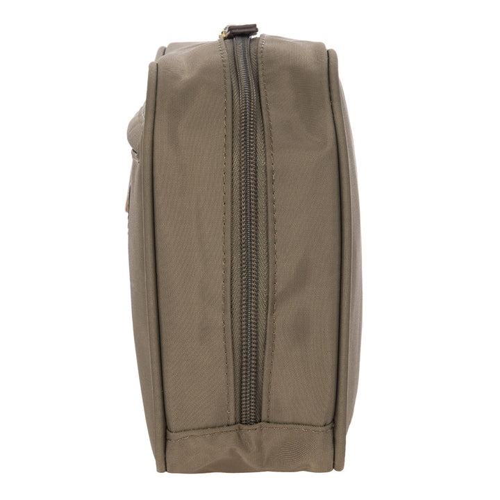 Zijkant van de Bric's Toilettas uit de X-collection in de kleur nut #kleur_nut 